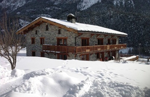 Sollieres-Sardieres Apartment | Studio Apartment 'Le Pin Cembro' with Mountain View, Private Terrace and Wi-Fi