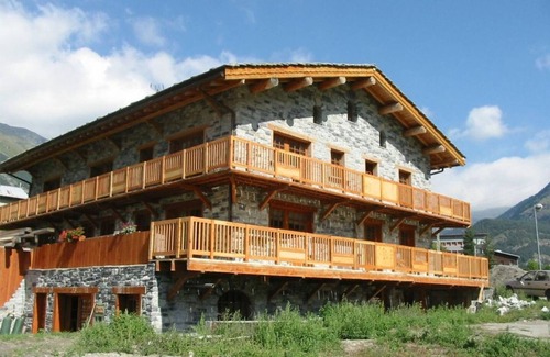 Sollieres-Sardieres Apartment | Studio Apartment 'Le Pin Cembro' with Mountain View, Private Terrace and Wi-Fi