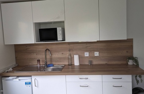 Levis-Saint-Nom Apartment | Studio Apartment 'Tout Confort Jardin Partagé' with Private Terrace, Shared Garden and Wi-Fi