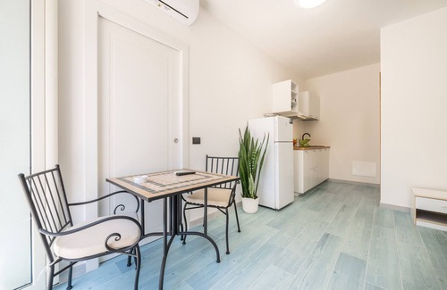 Villa San Pietro Apartment | Studio Apartment 'Villa Erica Appartamento Erica' with Mountain View, Wi-Fi and Air Conditioning