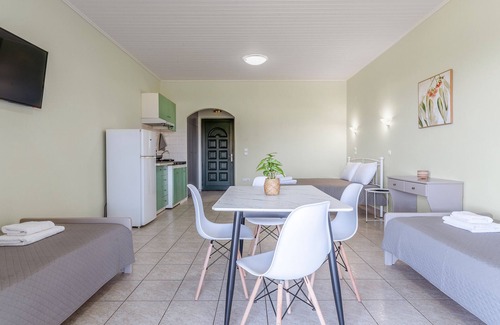 Kiparissia Apartment | Studio Apartment '2' with Private Terrace, Wi-Fi and Air Conditioning