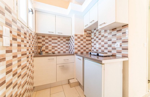 Lakones Apartment | Studio Apartment "Arianna Studio 9" with Sea View, Shared Pool & Wi-Fi
