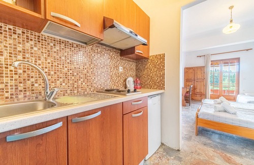 Lakones Apartment | Studio Apartment "Arianna Studio Ground Floor 8" with Sea View, Shared Pool & Wi-Fi