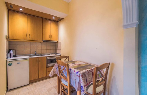 Lakones Apartment | Studio Apartment 'Bozikis Studios' with Shared Garden, Wi-Fi and Air Conditioning