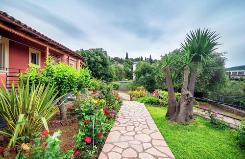 Lakones Apartment | Studio Apartment 'Bozikis Studios' with Shared Garden, Wi-Fi and Air Conditioning