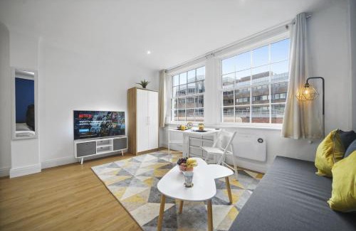 Portsoken Apartment | Studio Apartment by Homely Stays