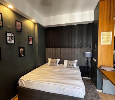 Gomti Nagar Apartment | Studio apartment by Stayease