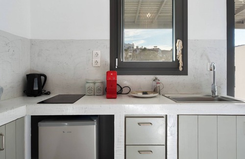 Merichas Apartment | Studio Apartment 'Calm Suites Kythnos 1' with Sea View, Wi-Fi and Air Conditioning