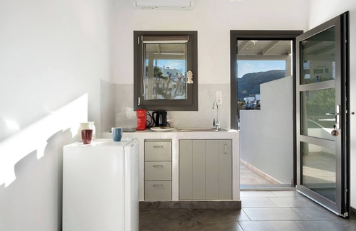 Merichas Apartment | Studio Apartment 'Calm Suites Kythnos 2' with Sea View, Wi-Fi and Air Conditioning