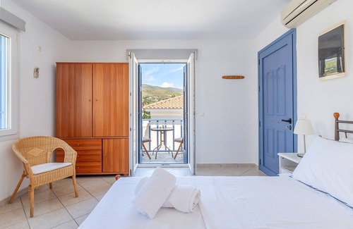 Paleopolis Apartment | Studio Apartment 'Captain's Nest' with Private Terrace, Wi-Fi and Air Conditioning