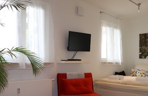 Loerrach Apartment | Studio Apartment 'Casa Stetten' with Shared Terrace and Wi-Fi