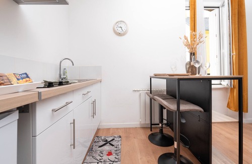 Lorient Apartment | Studio Apartment '- Centre - Gare - Fibre' with Wi-Fi