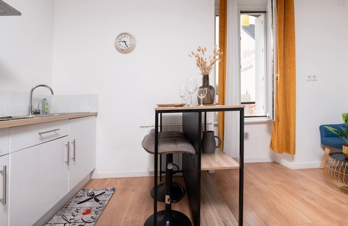 Lorient Apartment | Studio Apartment '- Centre - Gare - Fibre' with Wi-Fi