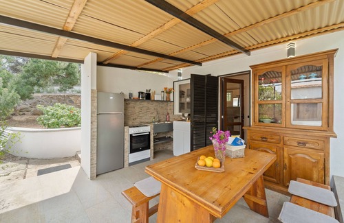 Sarroch Apartment | Studio Apartment 'Dependance Villa Matteo' with Sea View, Wi-Fi and Air Conditioning