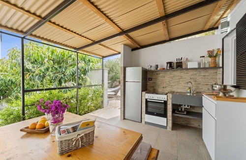 Sarroch Apartment | Studio Apartment 'Dependance Villa Matteo' with Sea View, Wi-Fi and Air Conditioning