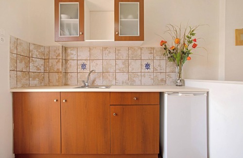 Alikanas Apartment | Studio Apartment 'Eleni's Garden Studio 3' with Pool, Private Balcony & A/C