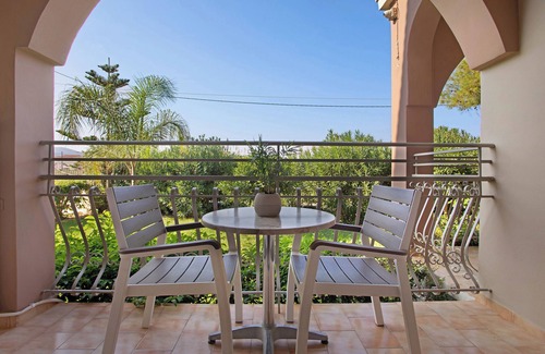 Alikanas Apartment | Studio Apartment 'Eleni's Garden Studio 3' with Pool, Private Balcony & A/C