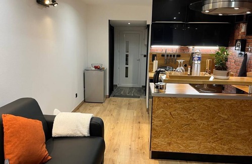Gonesse Apartment | Studio Apartment 'Escale' with Wi-Fi
