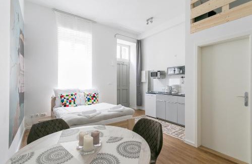Friedrichshain Apartment | Studio Apartment for 3