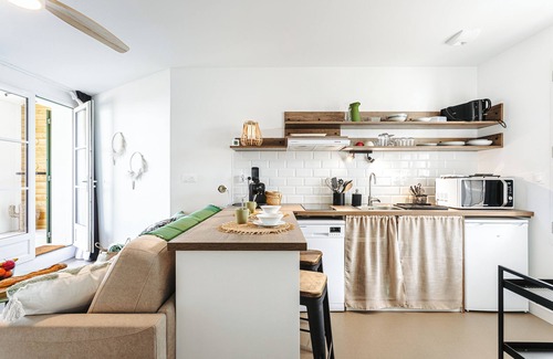 Rivedoux-Plage Apartment | Studio Apartment 'La Terrasse, Vue Mer' with Sea View, Private Terrace and Wi-Fi