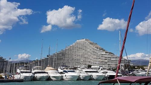 Villeneuve Loubet Beach Apartment | Studio Apartment between Nice and Cannes - Marina baie des Anges - Beach, restaurants, shops - tea/coffee/sugar/bed linen and towels