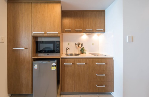 Airlie Beach Apartment | Studio Apartment in the heart of Airlie Beach with Magnificent Ocean Views.