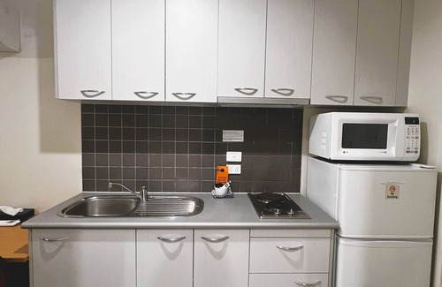Carlton South Apartment | Studio Apartment in CBD | Free Wi-Fi | Walk to Shops and Attractions