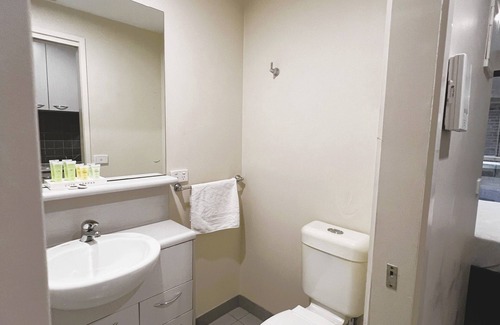 Carlton South Apartment | Studio Apartment in CBD | Free Wi-Fi | Walk to Shops and Attractions