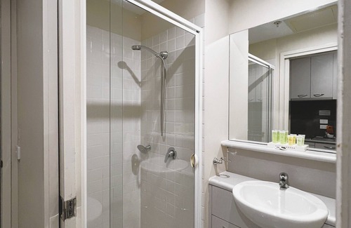 Carlton South Apartment | Studio Apartment in CBD | Free Wi-Fi | Walk to Shops and Attractions