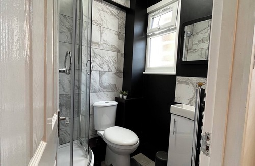 Kew Apartment | Studio Apartment in Kew