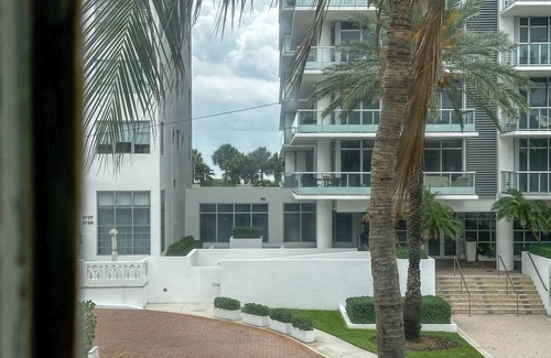 Mid Beach Apartment | Studio Apartment in Miami Beach