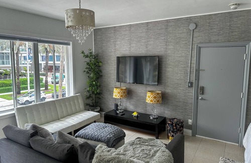 Mid Beach Apartment | Studio Apartment in Miami Beach