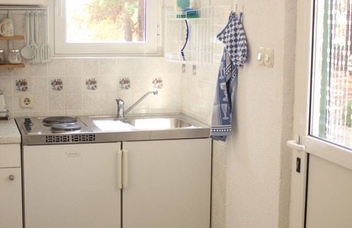 Veli Rat Apartment | Studio apartment in Veli Rat with Seaview, Balcony, Washing machine (882-1)