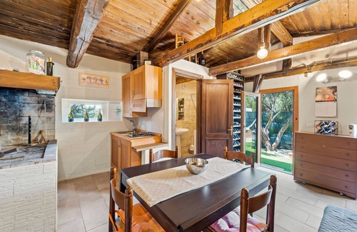 Villaggio delle Mimose Apartment | Studio Apartment "Casa delle Rose" with Mountain View, Shared Pool & A/C