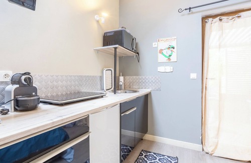 Guilvinec Apartment | Studio Apartment "L'Eclose Ty Du" with Private Terrace, Shared Garden & Wi-Fi
