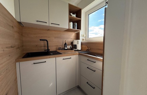 Oy-Mittelberg Apartment | Studio Apartment 'Landliebe Mit Seenähe Und Innenpool' with Mountain View, Private Terrace and Wi-Fi