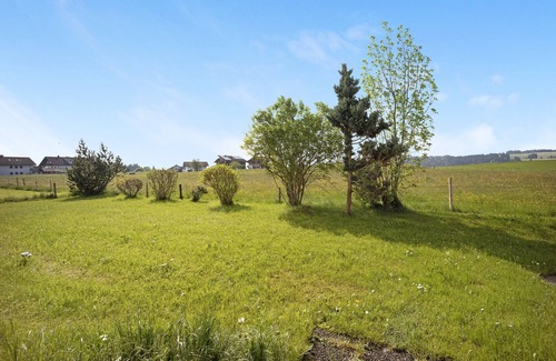 Oy-Mittelberg Apartment | Studio Apartment 'Landliebe Mit Seenähe Und Innenpool' with Mountain View, Private Terrace and Wi-Fi