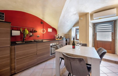 Pisogne Apartment | Studio Apartment 'Le Volte' with Wi-Fi