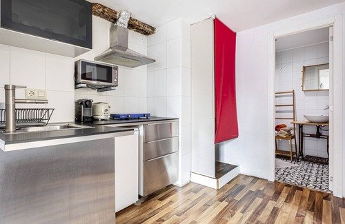 Barrio del Carmen Apartment | Studio Apartment 'Loft 3er Piso' with Shared Terrace, Wi-Fi and Air Conditioning