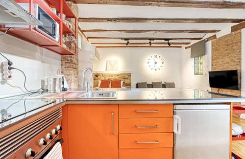 La Seu Apartment | Studio Apartment 'Mendoza' with Balcony, Wi-Fi and Air Conditioning