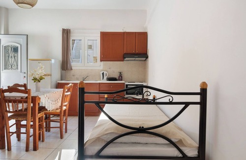 Merichas Apartment | Studio Apartment 'Merichas 7 Irida' with Mountain View, Wi-Fi and Air Conditioning