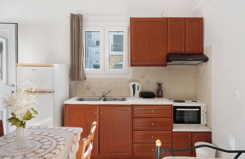Merichas Apartment | Studio Apartment 'Merichas 7 Irida' with Mountain View, Wi-Fi and Air Conditioning