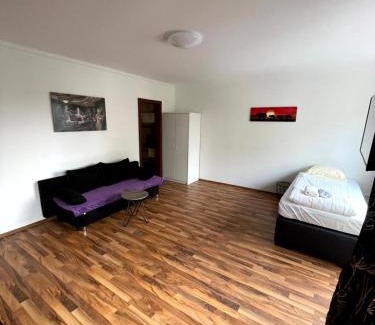 Neumuenster Apartment | Studio Apartment mit Balkon