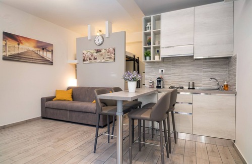 Chianchitta-Trappitello House | Studio Apartment "Monolocale Glicine" with Balcony & A/C