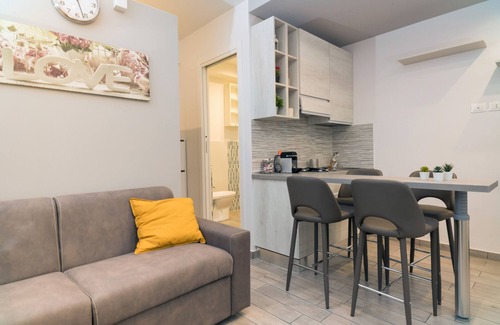 Chianchitta-Trappitello House | Studio Apartment "Monolocale Glicine" with Balcony & A/C