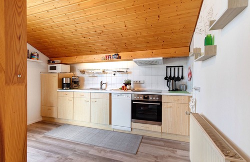 Bohringen Apartment | Studio Apartment 'Müller' with Balcony and Wi-Fi