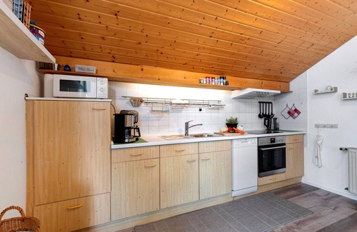 Bohringen Apartment | Studio Apartment 'Müller' with Balcony and Wi-Fi