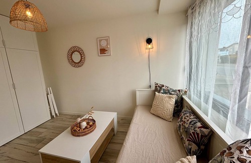 Larmor-Plage Apartment | Studio Apartment 'N32b 350m Des Plages' with Wi-Fi and Air Conditioning