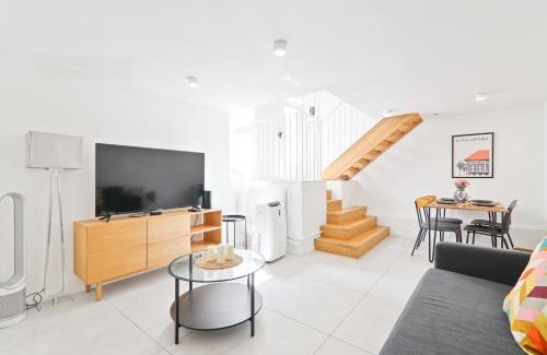 7th Arrondissement Apartment | Studio Apartment Near Eiffel Tower with NetFlix