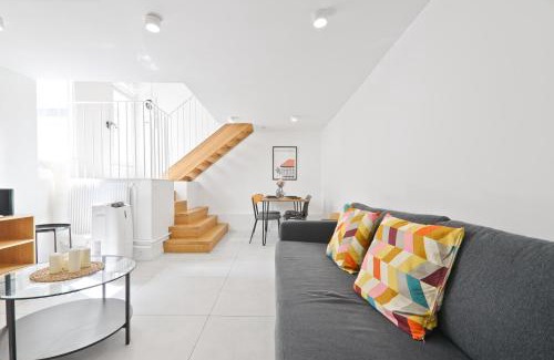 7th Arrondissement Apartment | Studio Apartment Near Eiffel Tower with NetFlix